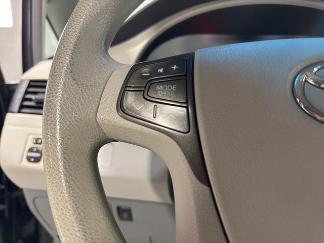 2011 Toyota Sienna LE - 22923615 - 12