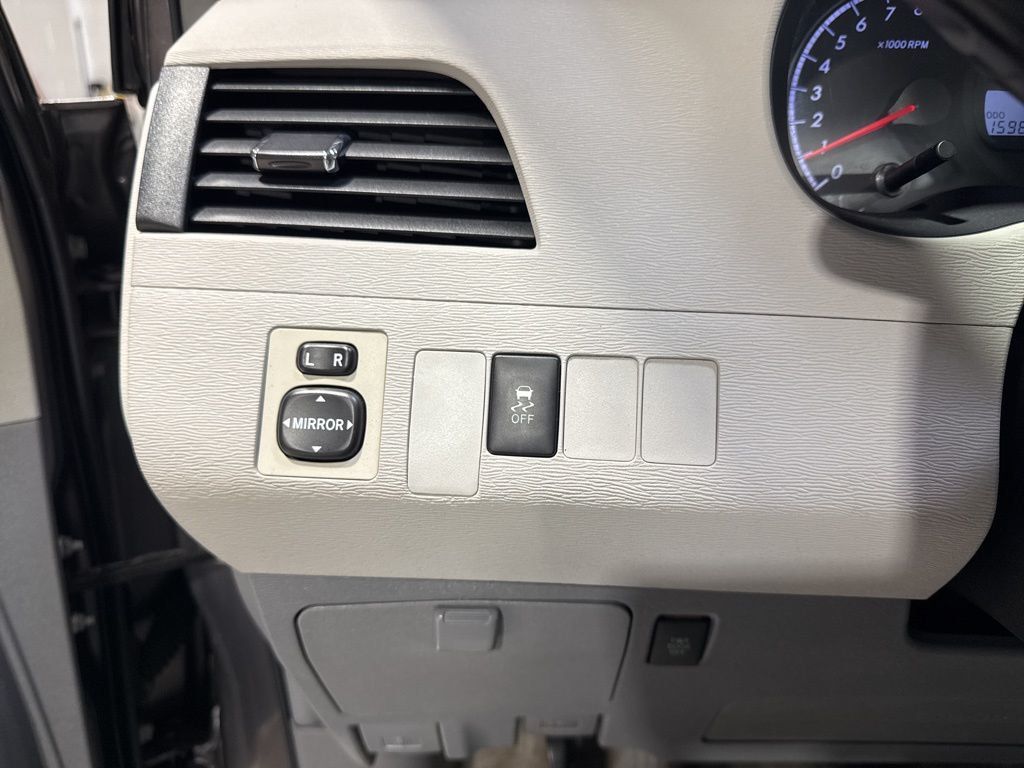 2011 Toyota Sienna LE - 22923615 - 13