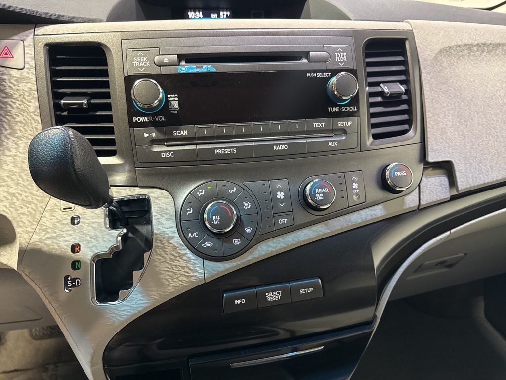 2011 Toyota Sienna LE - 22923615 - 14