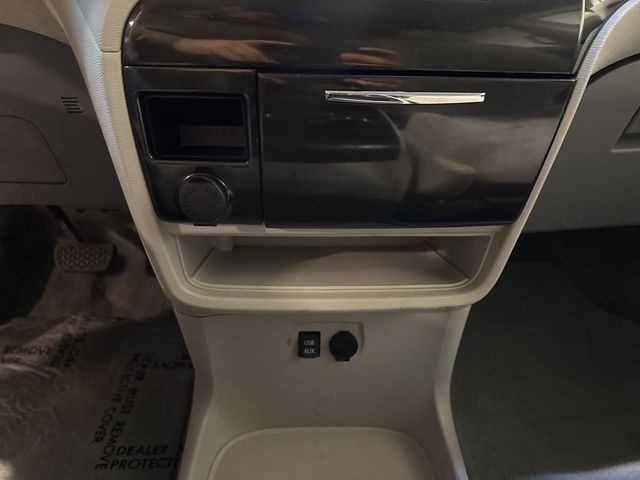 2011 Toyota Sienna LE - 22923615 - 17