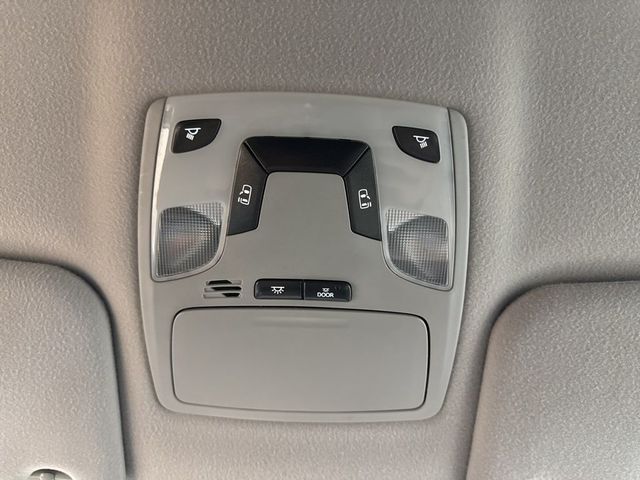 2011 Toyota Sienna LE - 22923615 - 18