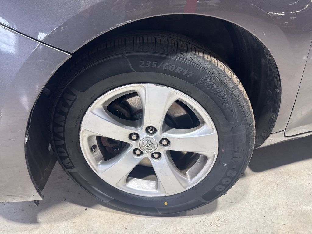 2011 Toyota Sienna LE - 22923615 - 1