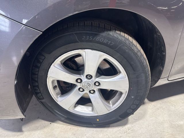 2011 Toyota Sienna LE - 22923615 - 1