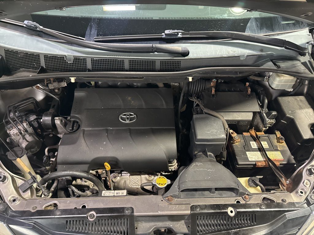 2011 Toyota Sienna LE - 22923615 - 37