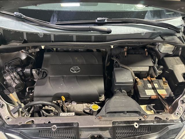 2011 Toyota Sienna LE - 22923615 - 37