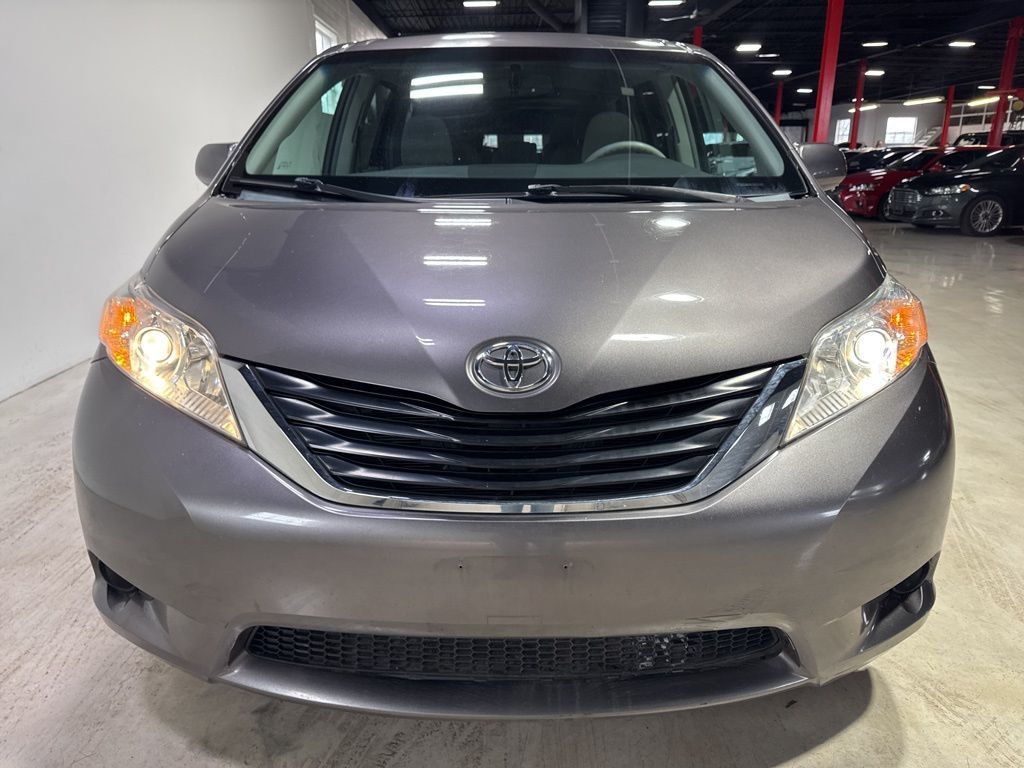 2011 Toyota Sienna LE - 22923615 - 8