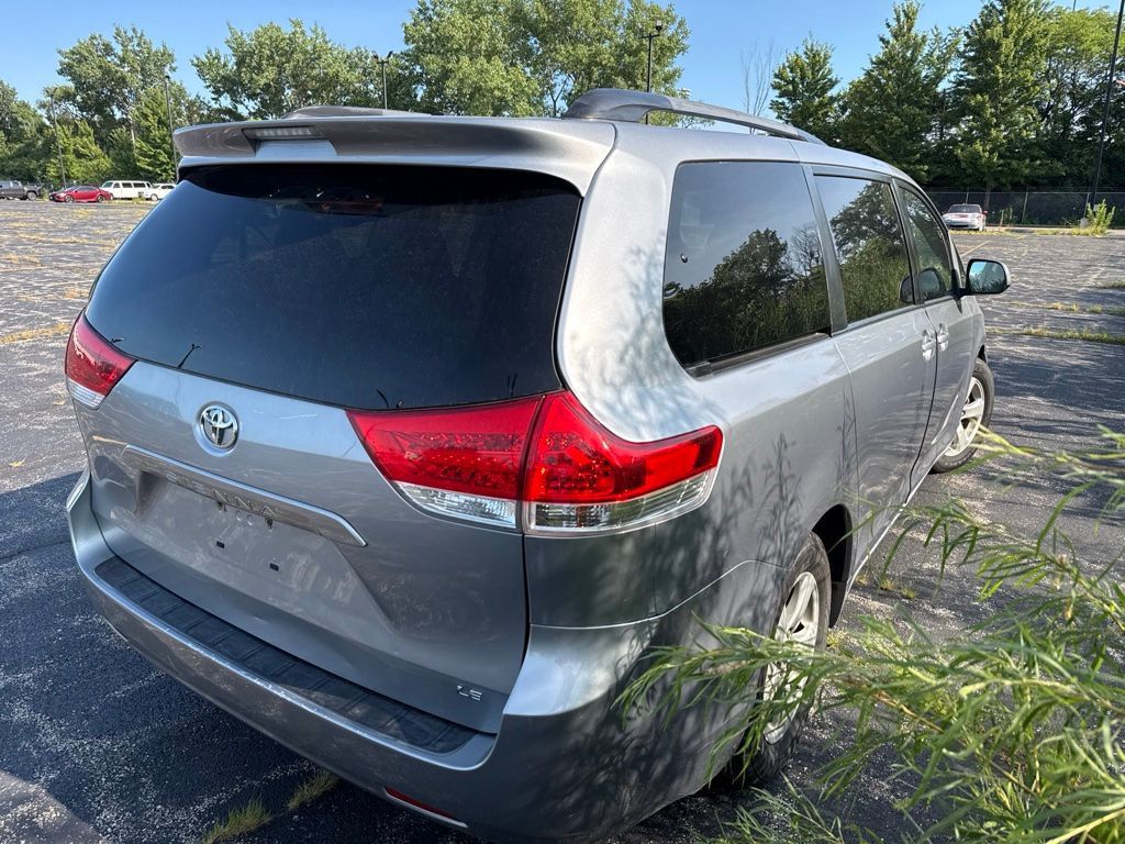 2011 Toyota Sienna LE - 23064500 - 4