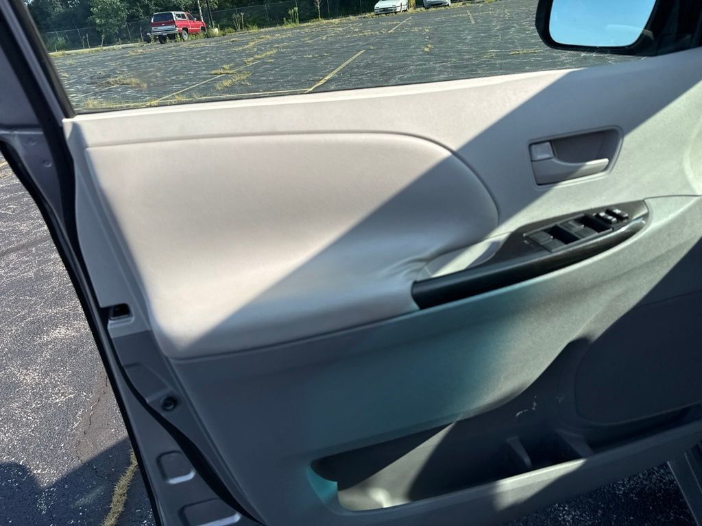 2011 Toyota Sienna LE - 23064500 - 8