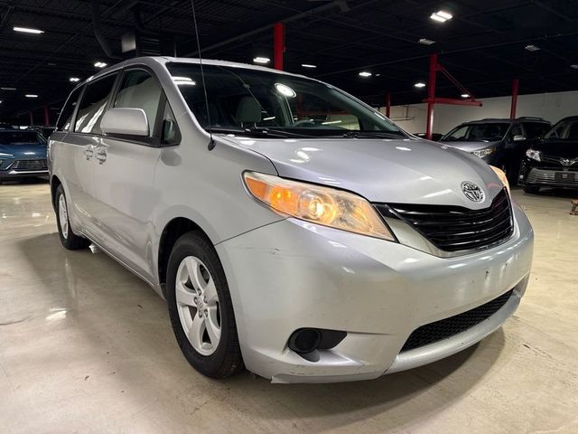 2011 Toyota Sienna LE - 23073660 - 7