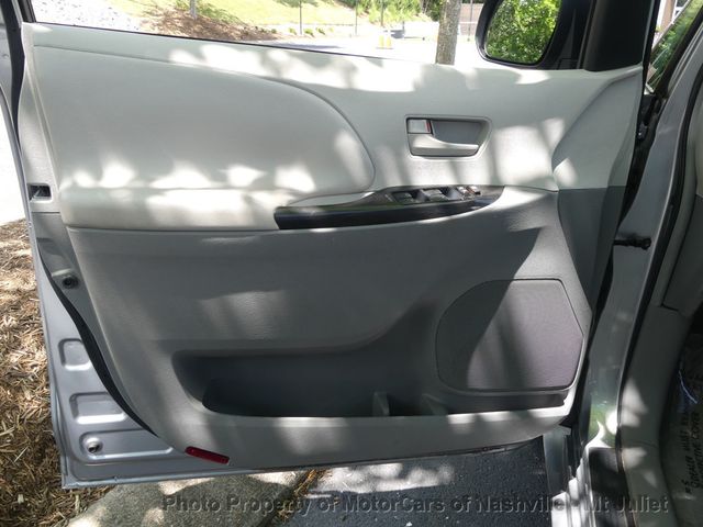 2011 Toyota Sienna LE - 23014357 - 15