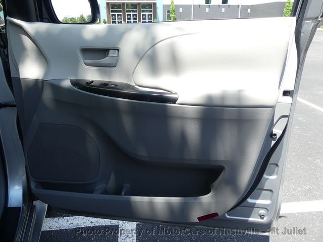 2011 Toyota Sienna LE - 23014357 - 16