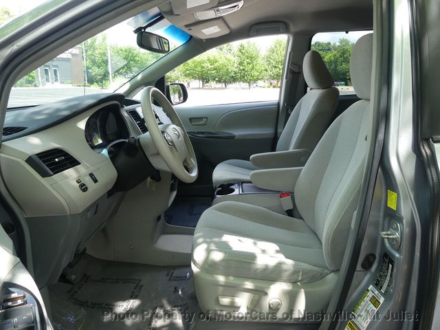 2011 Toyota Sienna LE - 23014357 - 17