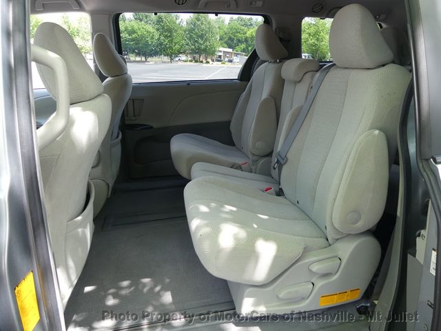2011 Toyota Sienna LE - 23014357 - 19