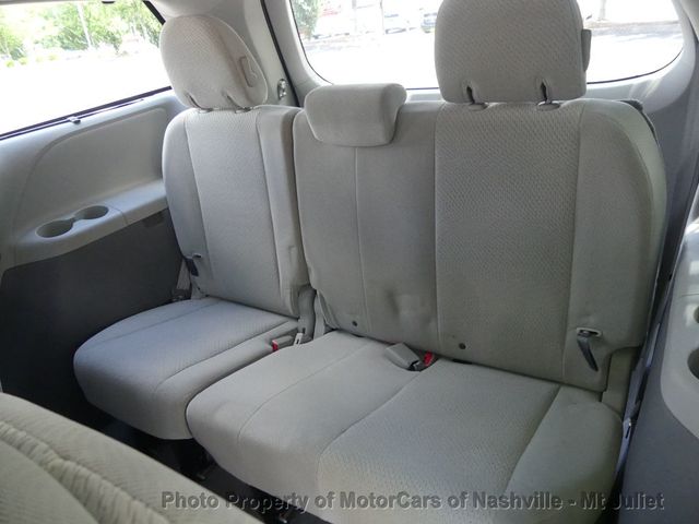 2011 Toyota Sienna LE - 23014357 - 21