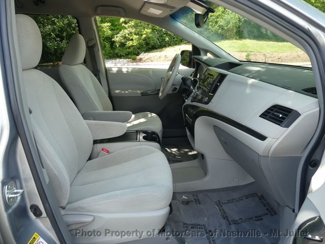2011 Toyota Sienna LE - 23014357 - 22