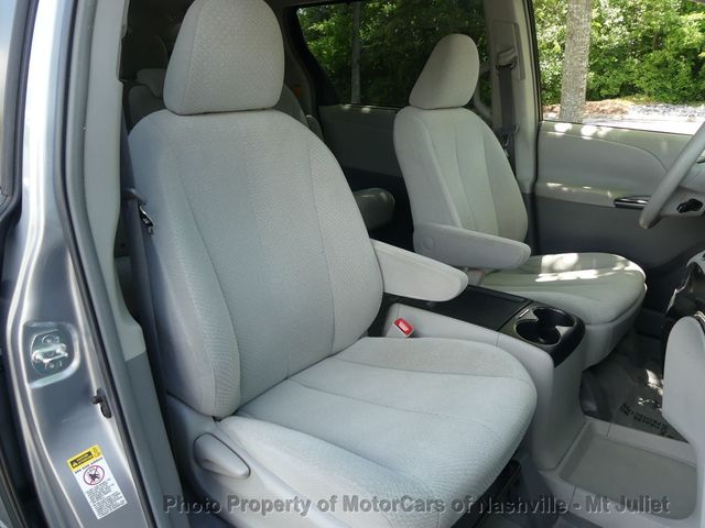 2011 Toyota Sienna LE - 23014357 - 23