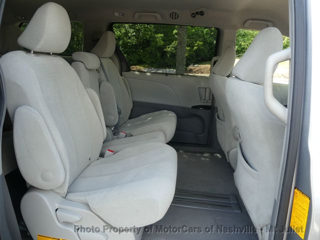 2011 Toyota Sienna LE - 23014357 - 24
