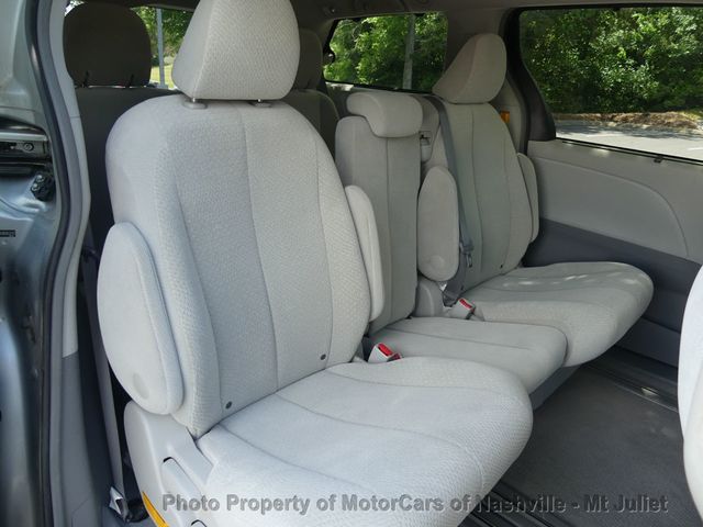 2011 Toyota Sienna LE - 23014357 - 25
