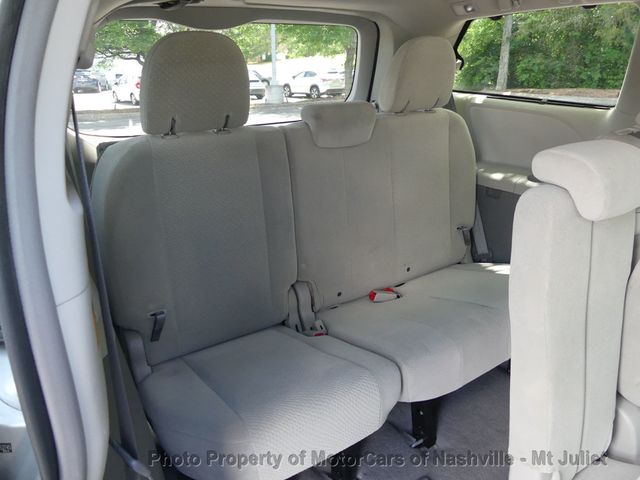 2011 Toyota Sienna LE - 23014357 - 26