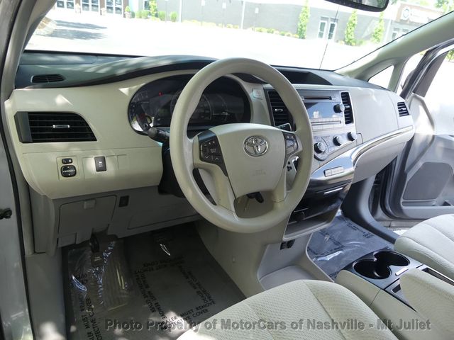 2011 Toyota Sienna LE - 23014357 - 27
