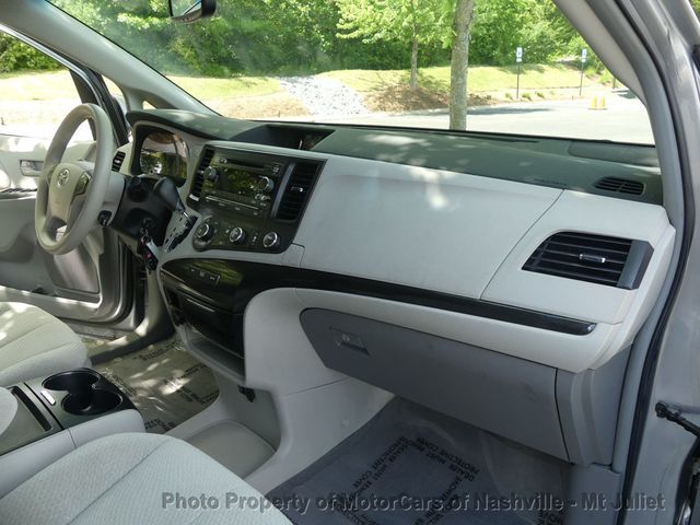 2011 Toyota Sienna LE - 23014357 - 28