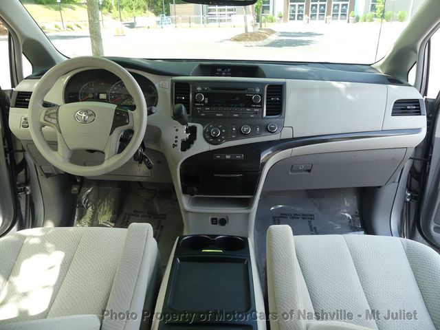 2011 Toyota Sienna LE - 23014357 - 29