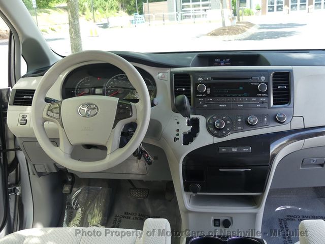 2011 Toyota Sienna LE - 23014357 - 30