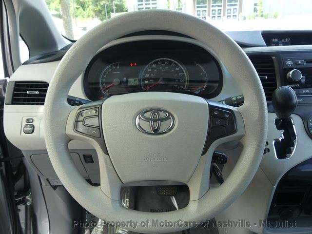 2011 Toyota Sienna LE - 23014357 - 32