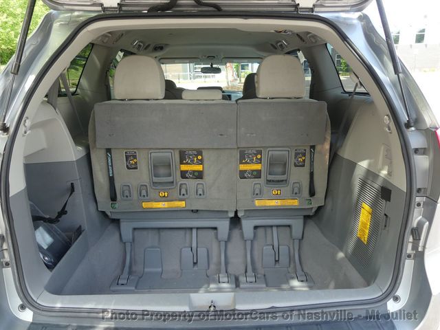 2011 Toyota Sienna LE - 23014357 - 44