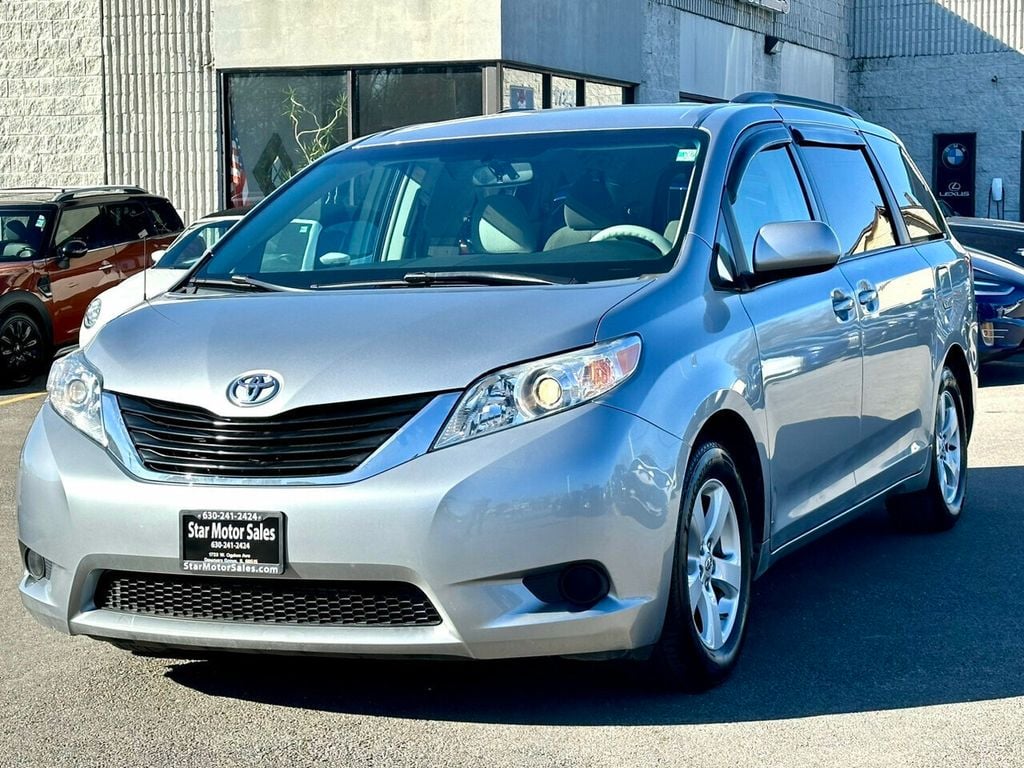 2011 Toyota Sienna LE - 22315406 - 9