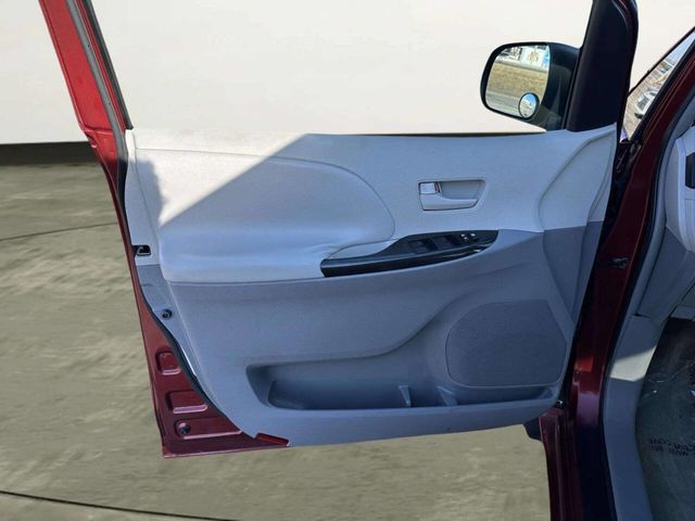 2011 Toyota Sienna LE 7 Passenger Auto Access Seat 4dr Mini Van - 22986269 - 9