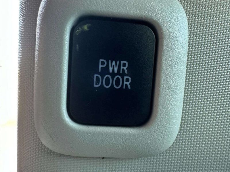 2011 Toyota Sienna LE 7 Passenger Auto Access Seat 4dr Mini Van - 22986269 - 12