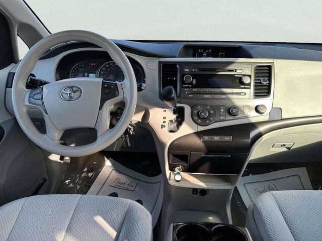 2011 Toyota Sienna LE 7 Passenger Auto Access Seat 4dr Mini Van - 22986269 - 18