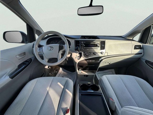 2011 Toyota Sienna LE 7 Passenger Auto Access Seat 4dr Mini Van - 22986269 - 19