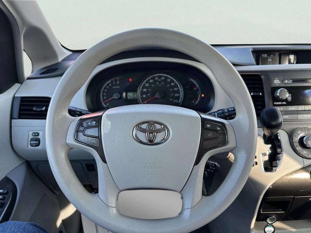 2011 Toyota Sienna LE 7 Passenger Auto Access Seat 4dr Mini Van - 22986269 - 24