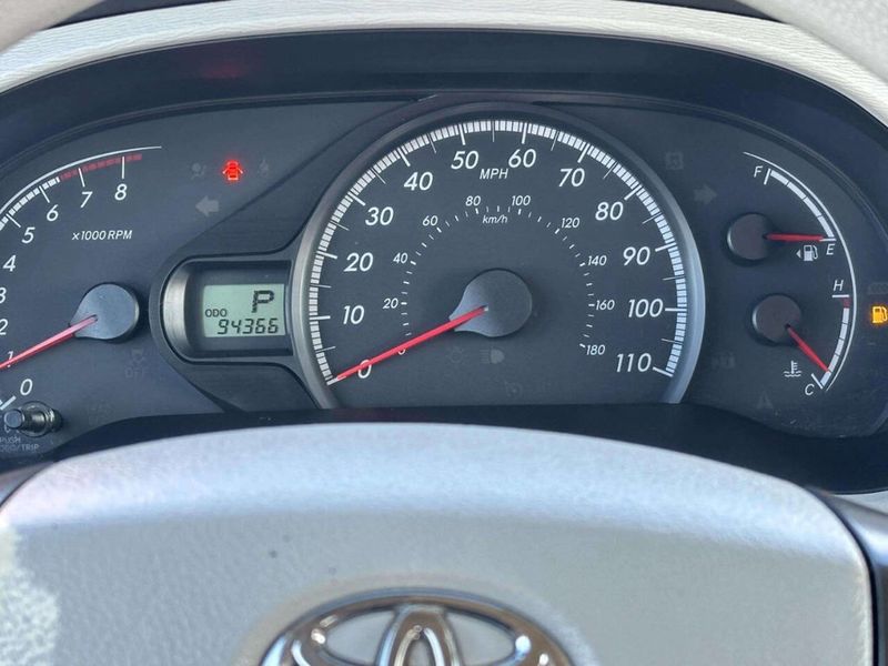 2011 Toyota Sienna LE 7 Passenger Auto Access Seat 4dr Mini Van - 22986269 - 26