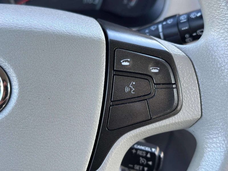 2011 Toyota Sienna LE 7 Passenger Auto Access Seat 4dr Mini Van - 22986269 - 28