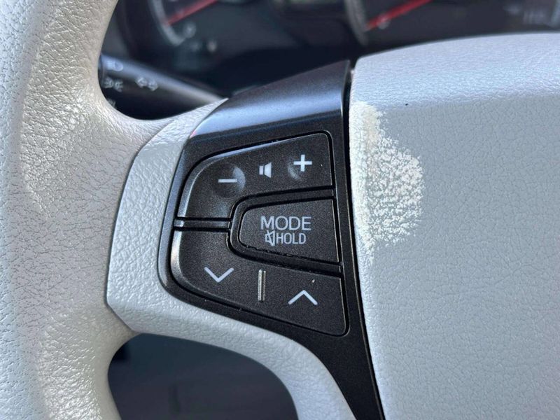 2011 Toyota Sienna LE 7 Passenger Auto Access Seat 4dr Mini Van - 22986269 - 29