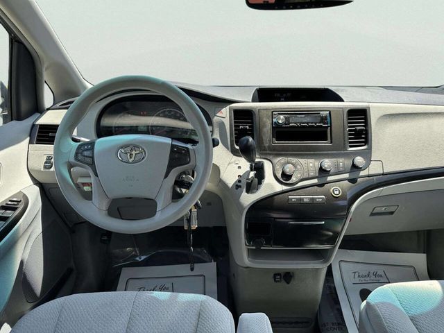 2011 Toyota Sienna LE 7 Passenger Auto Access Seat 4dr Mini Van - 23034153 - 19