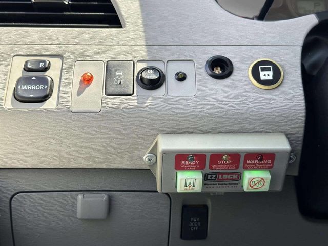 2011 Toyota Sienna LE 7 Passenger Auto Access Seat 4dr Mini Van - 23034153 - 28