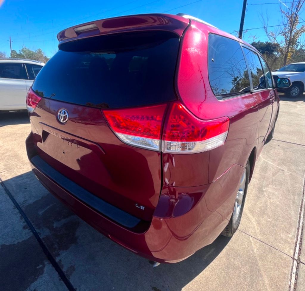 2011 Toyota Sienna LE 8-PASS - 22185307 - 9
