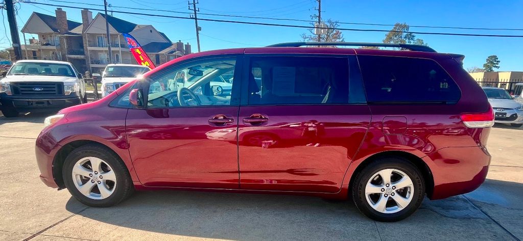 2011 Toyota Sienna LE 8-PASS - 22185307 - 11