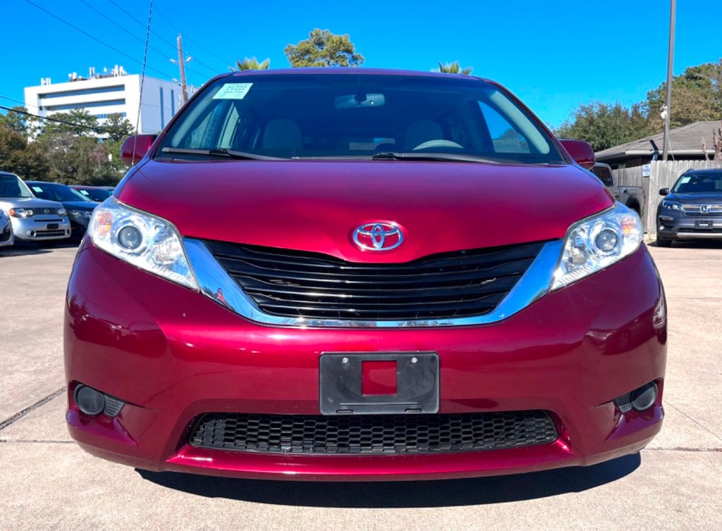 2011 Toyota Sienna LE 8-PASS - 22185307 - 1