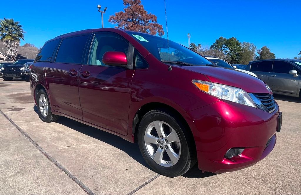 2011 Toyota Sienna LE 8-PASS - 22185307 - 4