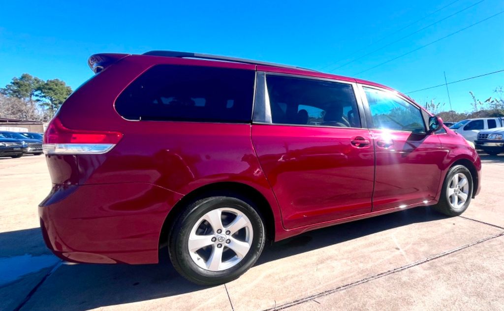 2011 Toyota Sienna LE 8-PASS - 22185307 - 7