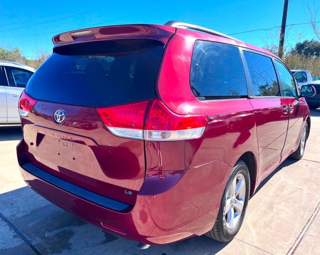 2011 Toyota Sienna LE 8-PASS - 22185307 - 8