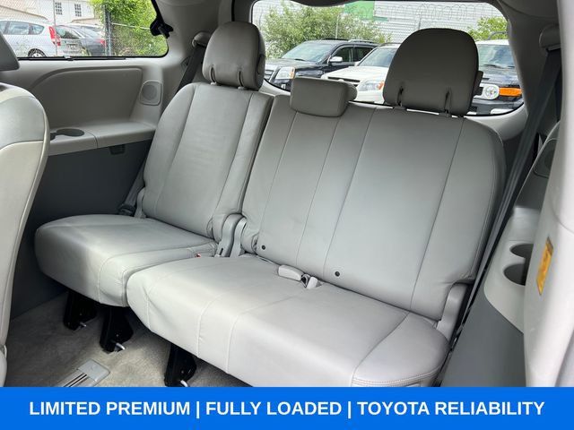 2011 Toyota Sienna Limited - 23034273 - 16