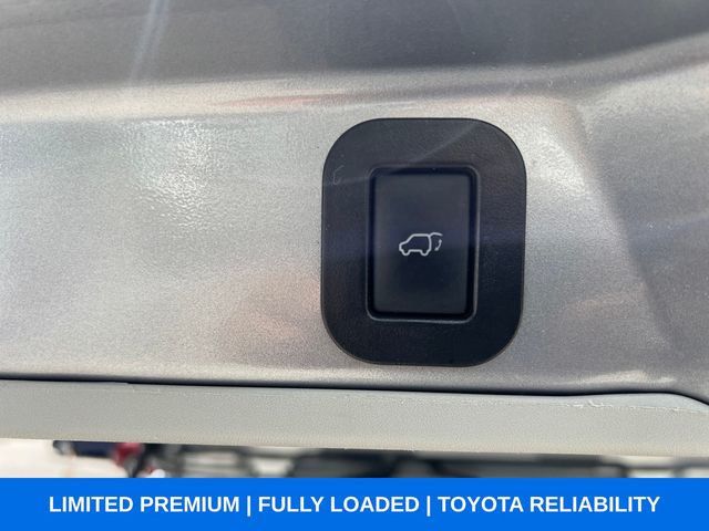 2011 Toyota Sienna Limited - 23034273 - 19
