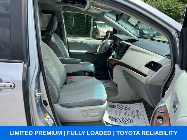 2011 Toyota Sienna Limited - 23034273 - 22