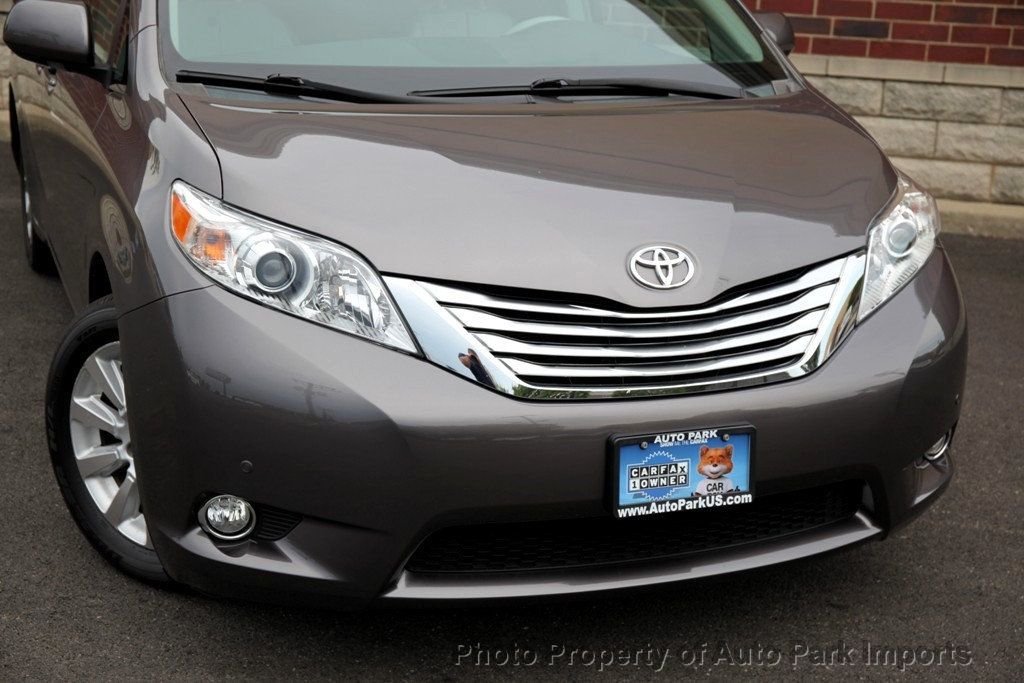 2011 Toyota Sienna Limited photo 13